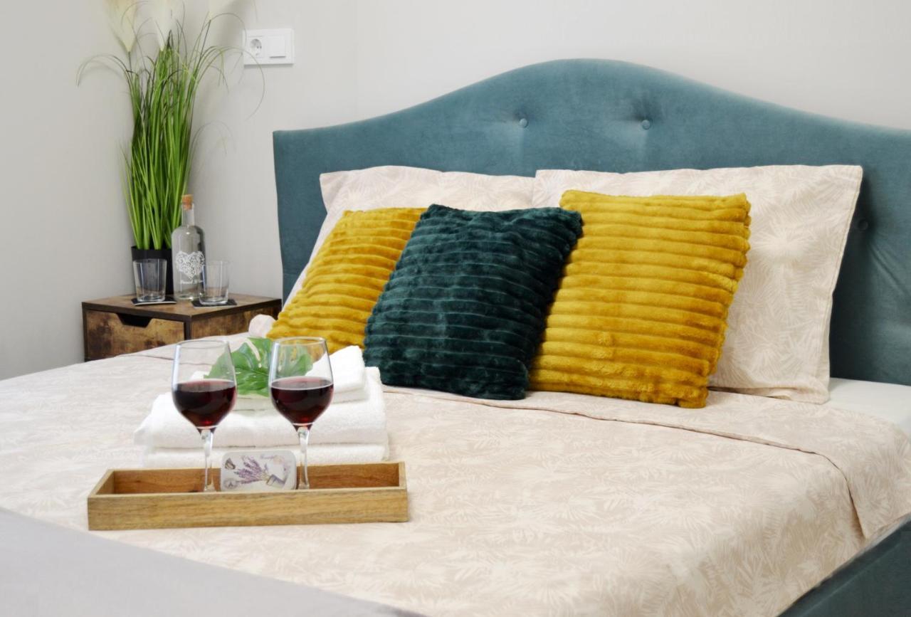 Sunshine - New & Quiet 1Br Apt, Business Area, Close To Airport, Highway A3, Subway Букурещ Екстериор снимка